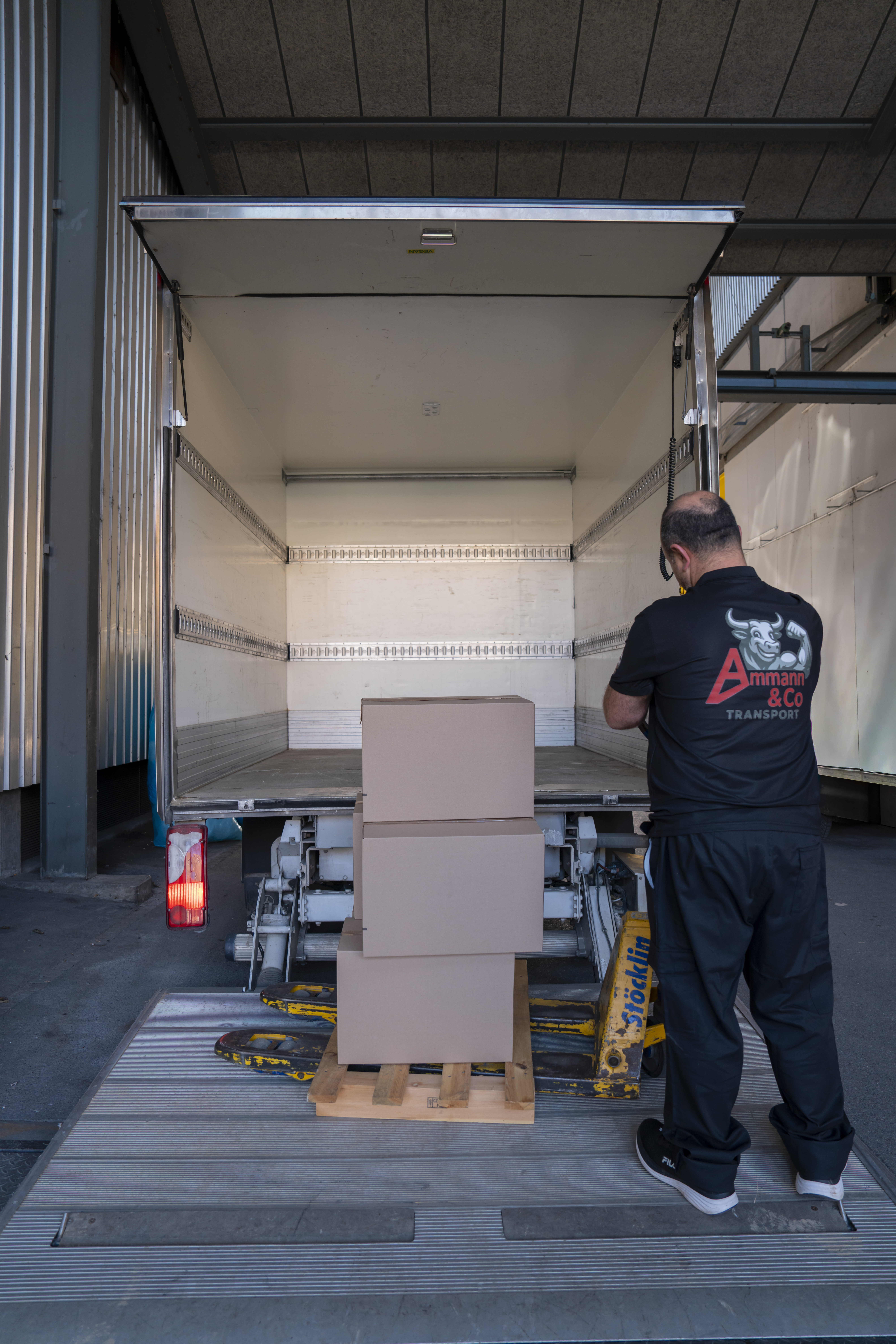 Ammann & Co. Transport Delivery